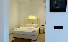 Arugambay Surf Resort